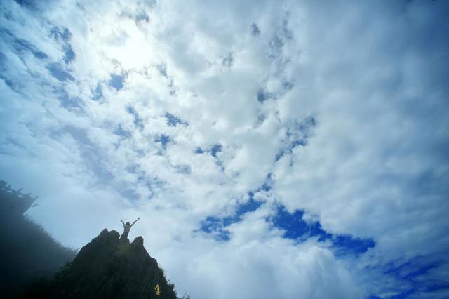 峨眉山金顶云海日出真是人间胜景,峨眉山金顶云海风景视频