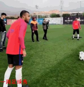 比伯秀,苏亚雷斯和梅西秀球技