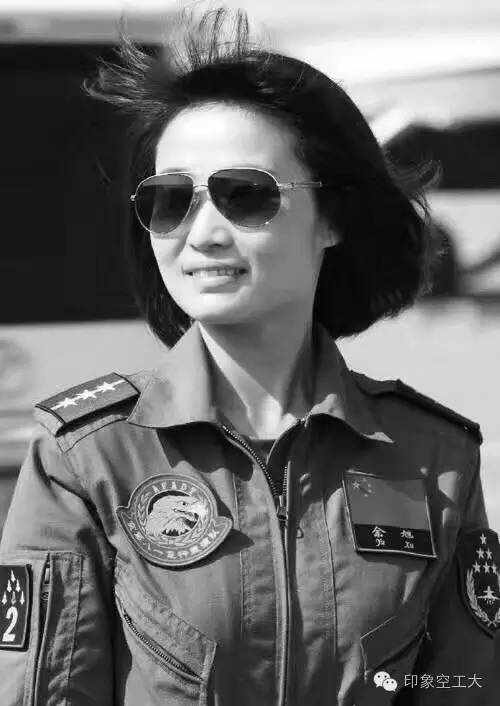 金孔雀故乡弹唱,金孔雀魂归故里群众自发来送别