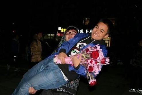 9元砂锅大嘴猴的做法,食堂现砂锅大嘴猴