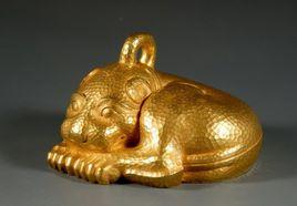 这么简单，石鞋涂朱砂是防止邪从脚底侵入，能过滤空气