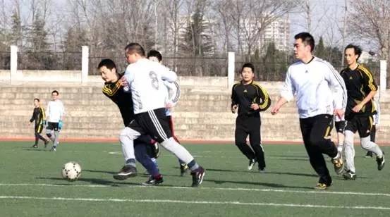 足球多少钱算好,足球一年花费多少