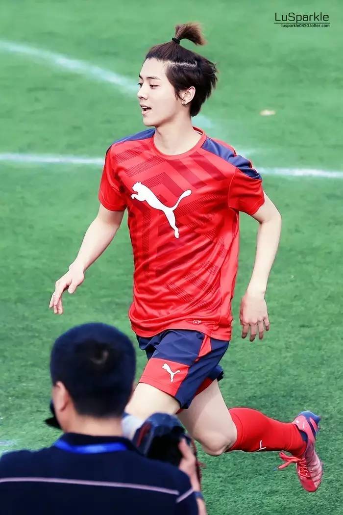 Jolin的蛋糕，杨幂的画，鹿晗的足球...万万没想到！明星们都是酱紫的跨界艺能王！