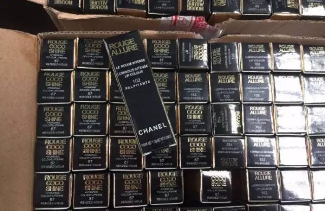 香奈儿口红真伪,假名牌口红从哪里发货