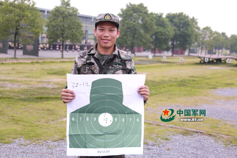 一年级小学生开学第一天进教室,中学开学第一课射击