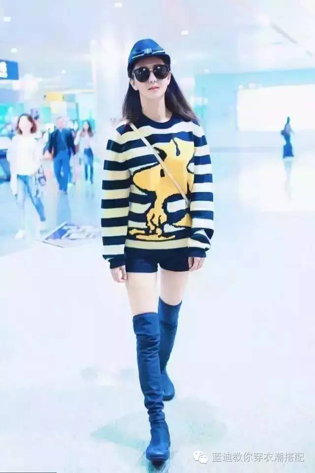 杨幂下衣消失搭配长筒靴,杨幂过膝靴里都穿了啥