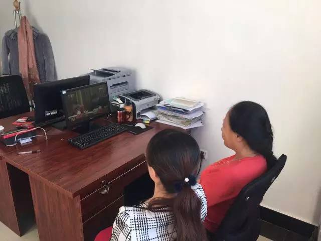 「热点关注」呼伦贝尔市妇联*党**组组织全市妇联系统认真收看自治区第十次*党**代会直播