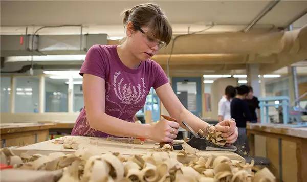 最新鲜!加拿大哪些大学最靠谱?谁实力碾压全场,谁憋屈不服只能垫底,这结果也是有点没想到!