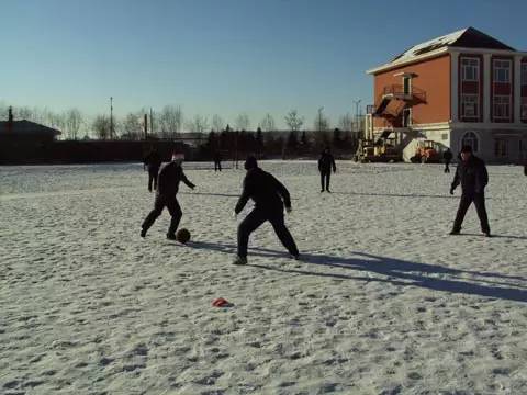 冬天游泳注意事项有什么,大热天踢球要注意什么
