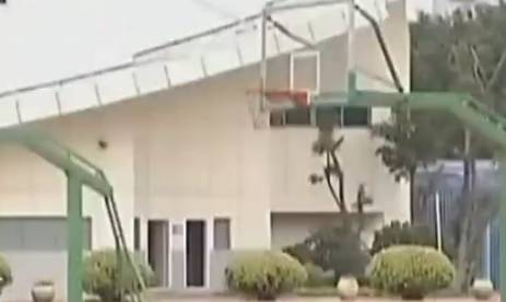 高校体育场所需收费才能进入你怎么看？