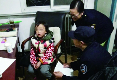 7岁女孩独自上公交车,7岁女孩独自乘公交迷路