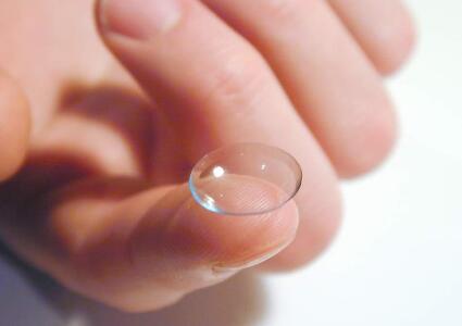 隐形眼镜可以趴着睡午觉吗,戴隐形眼镜可以午休吗半小时