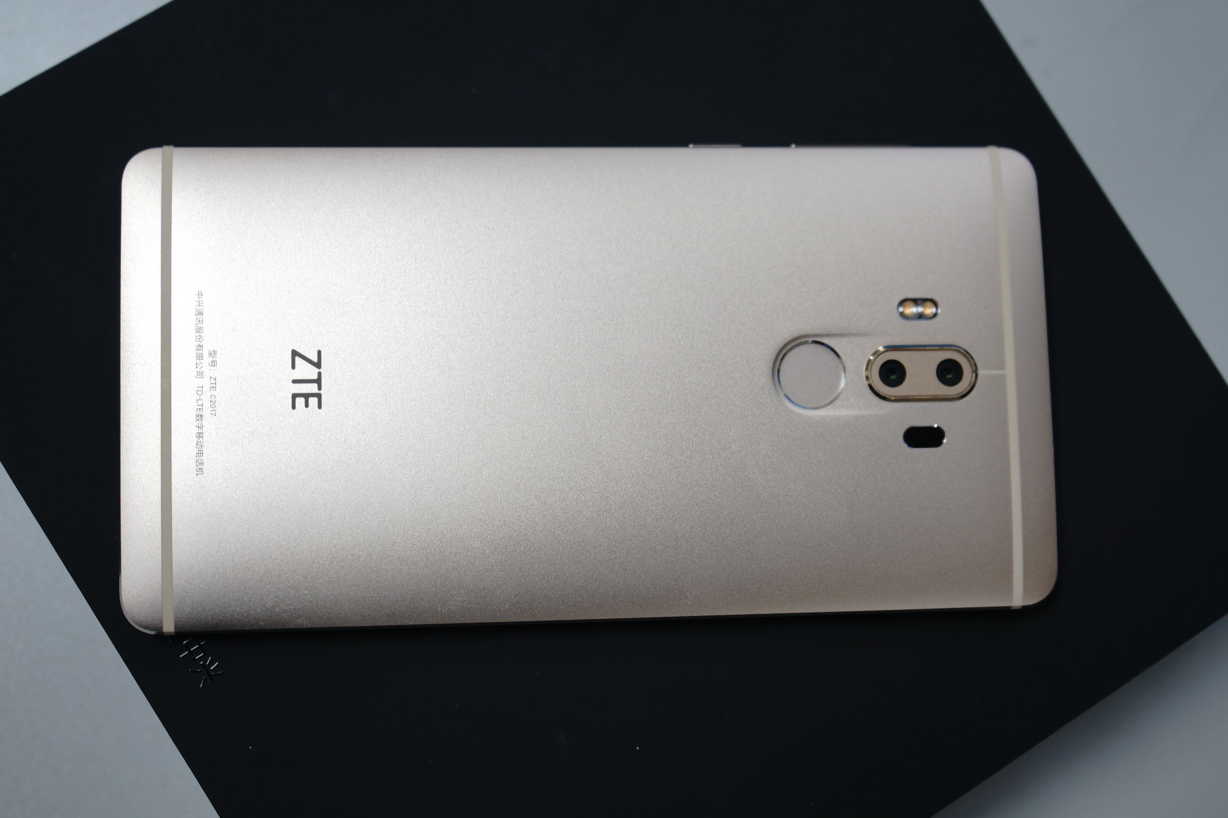 想玩3D手机？老司机6年经验告诉你怎么选