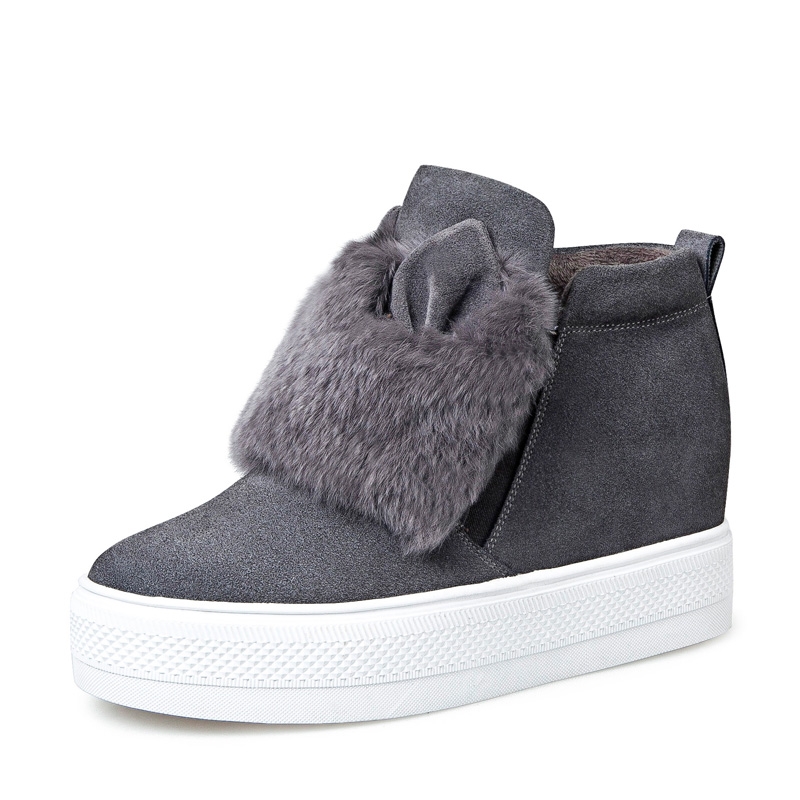 洋气雪地靴女显脚小,年轻人穿的雪地靴好看时尚