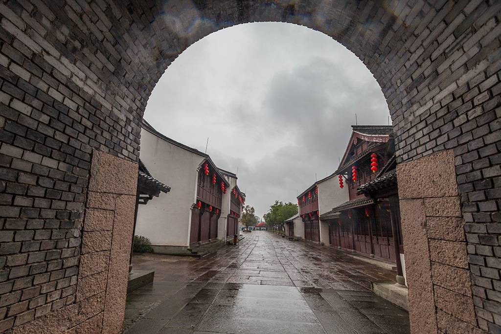 距离杭州仅30公里车程,距离杭州一小时车程的景点