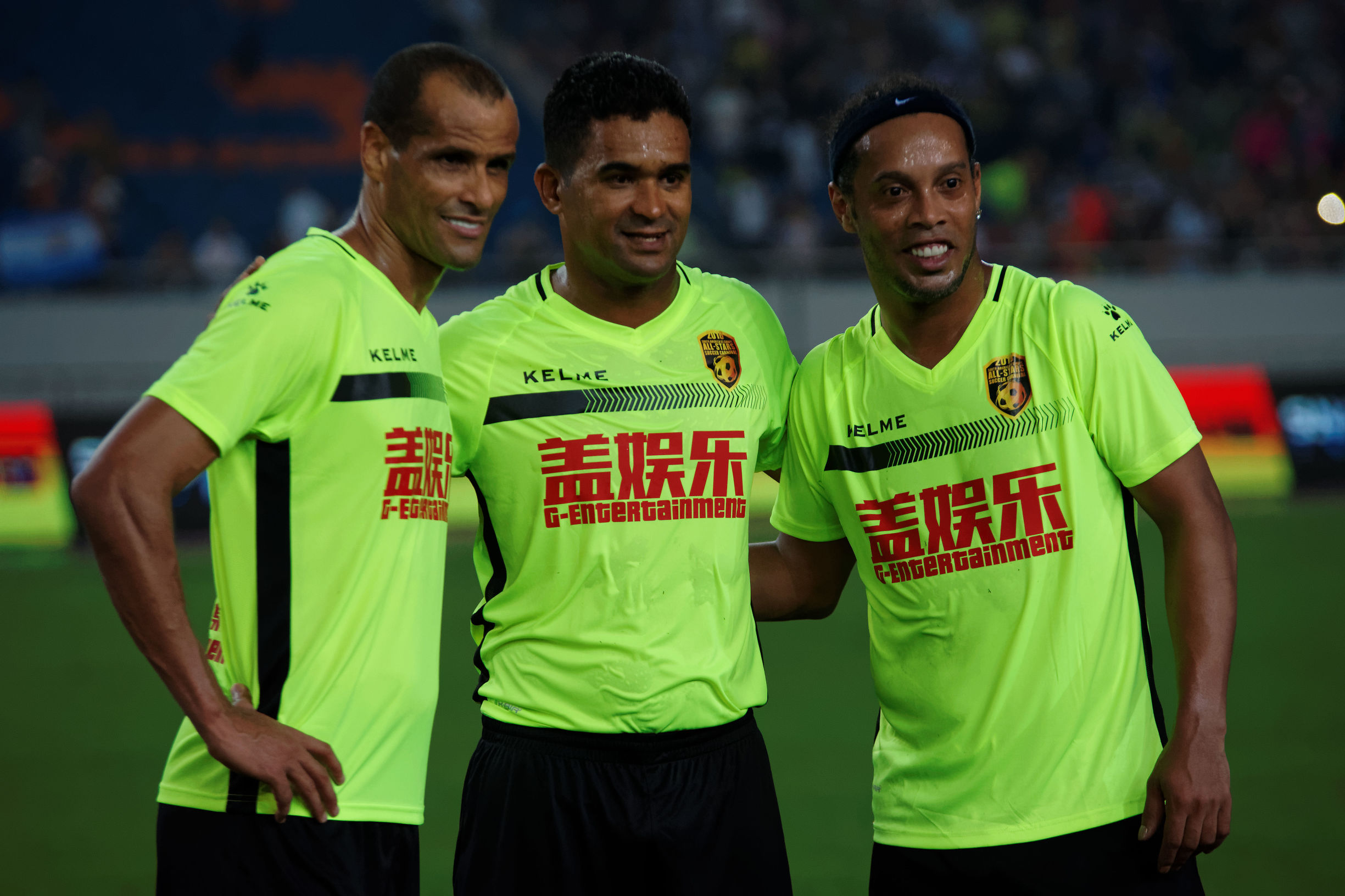 足球元老蓝白对抗赛,南美vs欧洲全明星足球盛宴