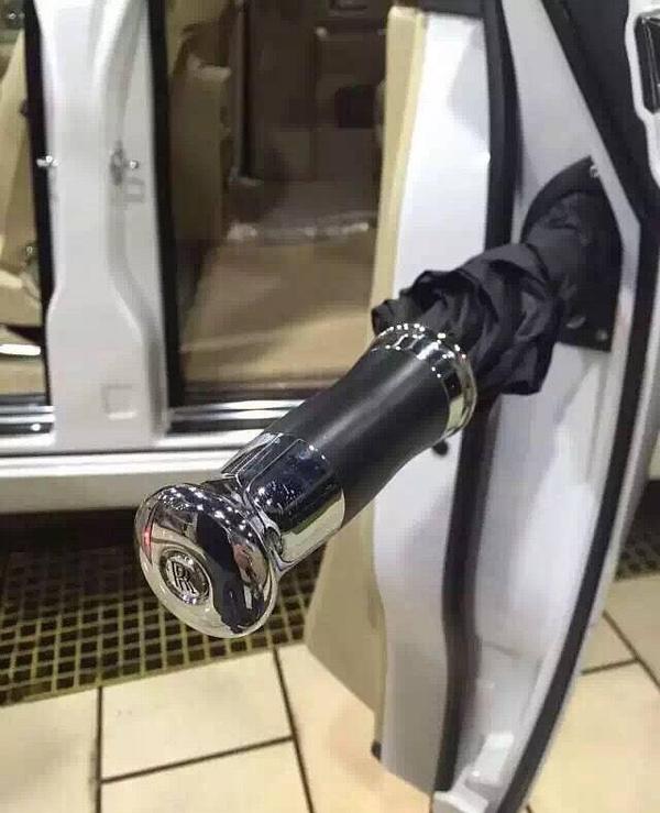 劳斯莱斯有多少把雨伞,一个劳斯莱斯车标值多少钱