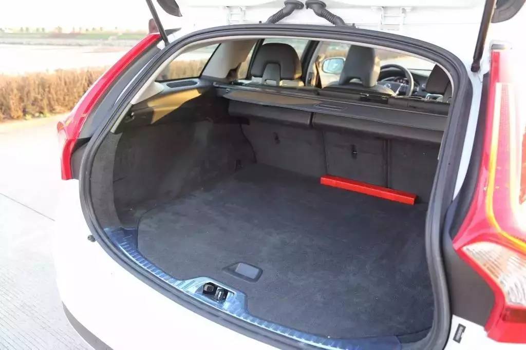 进口沃尔沃v60新款试驾,沃尔沃v60深度试驾