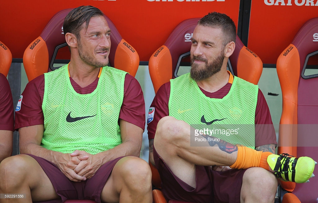 阿迪达斯足球球鞋测评,足球鞋选择nike还是阿迪达斯