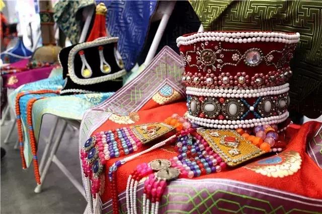 明天别睡懒觉和乌鲁木齐晚报君一起逛且逛且冬博会去