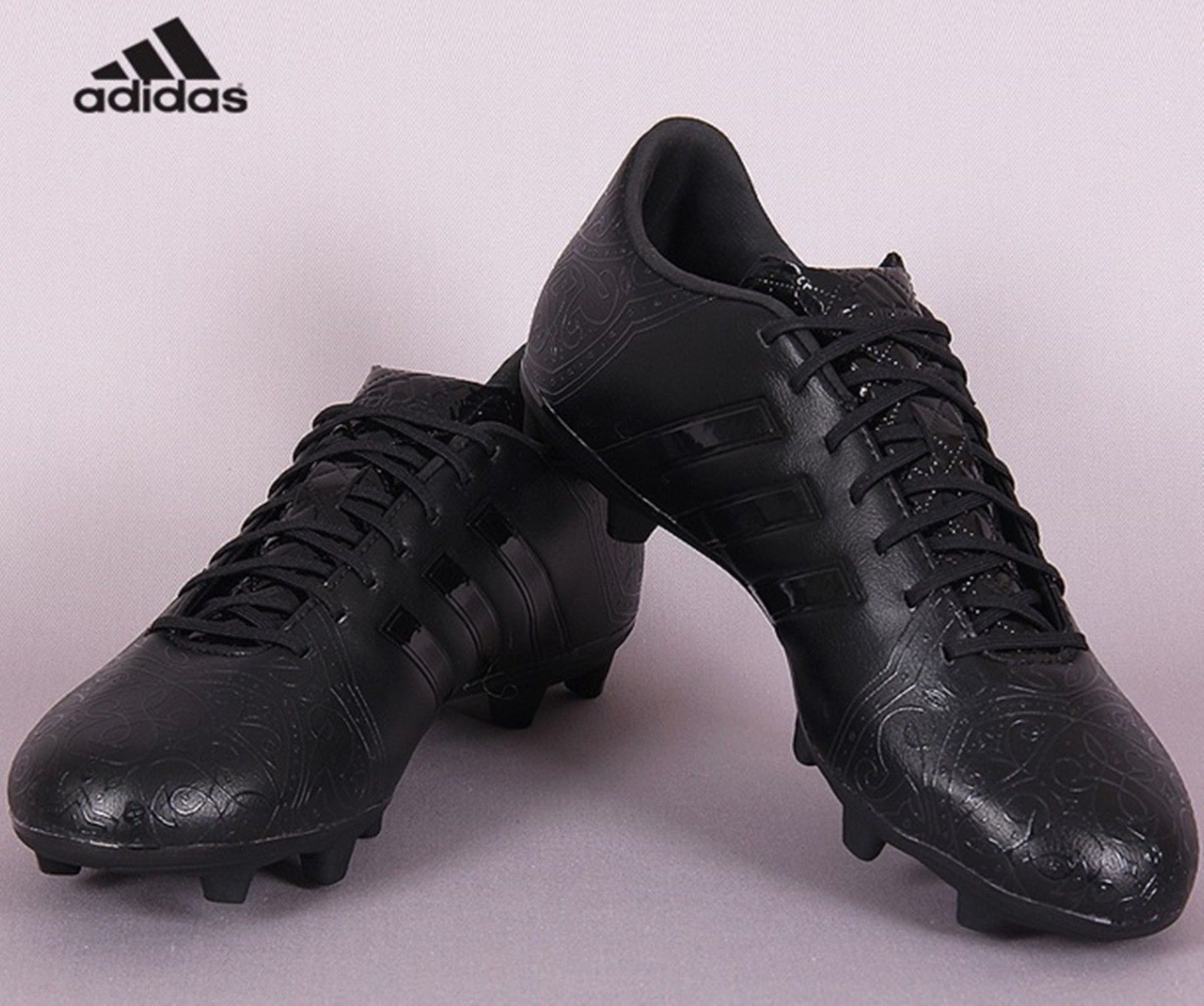 阿迪达斯足球球鞋测评,足球鞋选择nike还是阿迪达斯