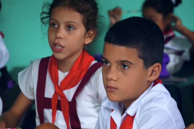 在古巴,1个人1个月只能有5个鸡蛋