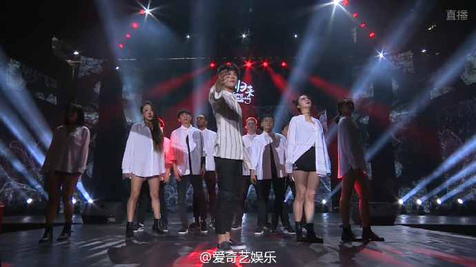 易烊千玺生日会舞蹈视频爵士,易烊千玺生日演唱会舞蹈完整高清