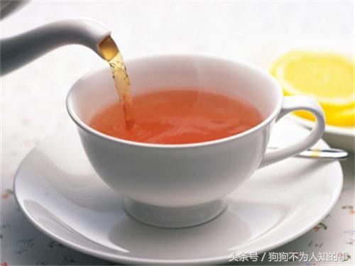 狗狗便便不成形什么原因,狗狗的便便不成形怎么回事儿