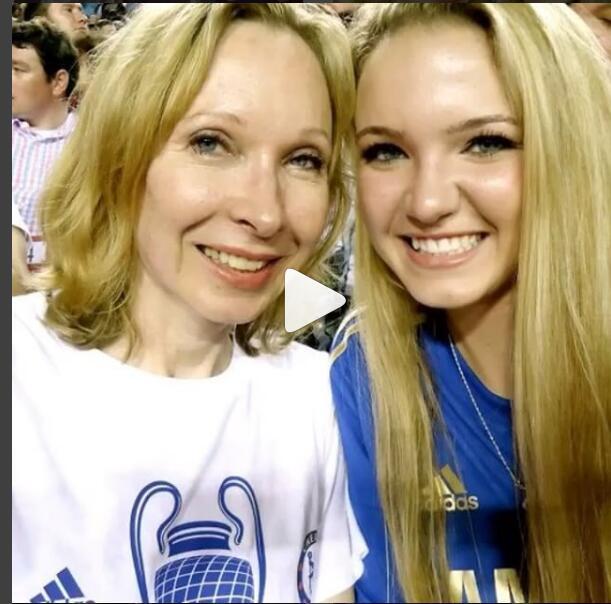 穿切尔西球衣女球迷,切尔西女球迷穿球衣