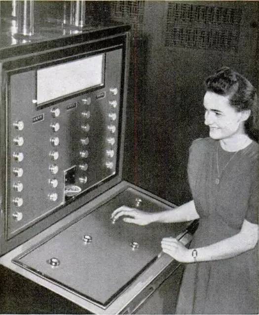 游戏史上第一款电子游戏,电子竞技游戏最火发展史