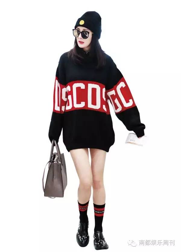 杨紫赵丽颖机场撞衫,杨紫周冬雨影后对比