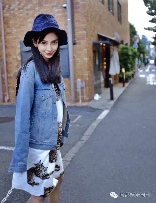 杨紫赵丽颖机场撞衫,杨紫周冬雨影后对比