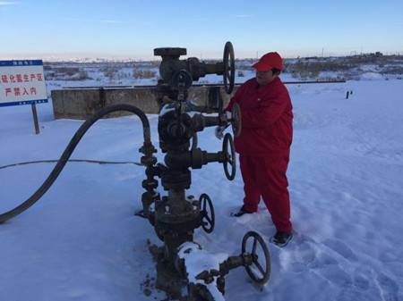 油田喜迎党代会,不畏严寒奋战一线