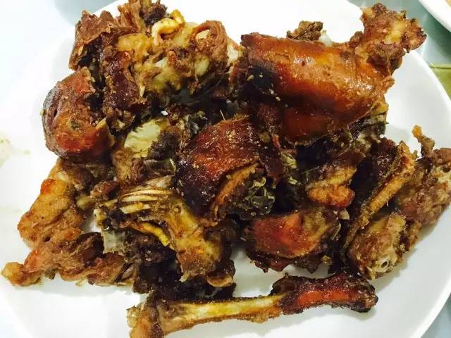 「美食探店」这家等吃鸭子的人天天都排到了胡同口,真的这么美味?