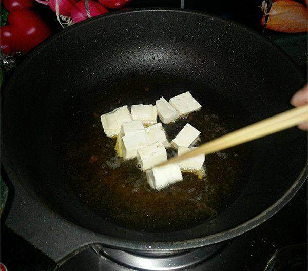 炸过鱼的油怎么处理不腥,炸过的油如何变清澈变香