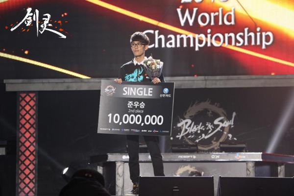 浮夸剑灵打韩国选手比赛视频,剑灵第一剑士浮夸比赛现场