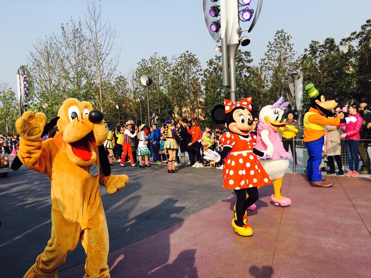 上海迪士尼到底值不值得买,上海迪士尼到底值不值得去