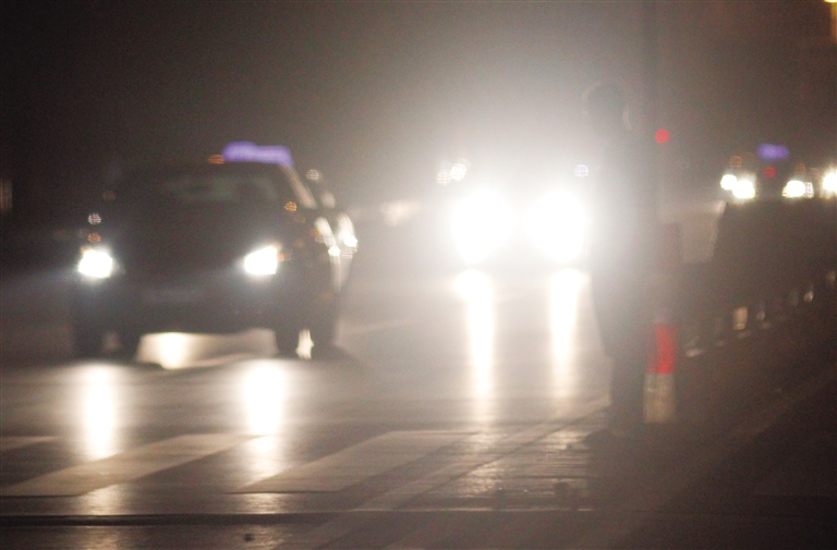 远光灯太危险,对付远光灯的正确方法