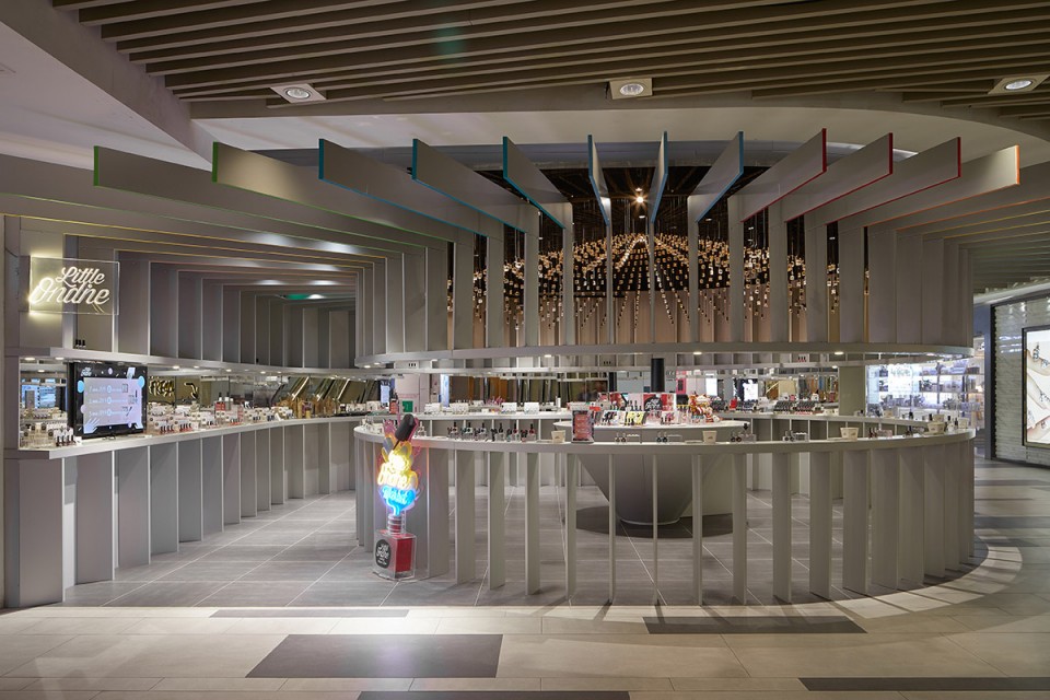 k11购物艺术中心霓虹厅,广州k11的店铺设计