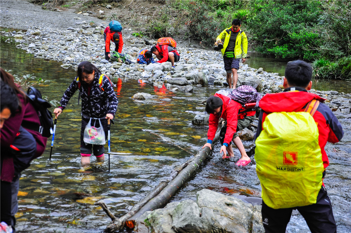 侠之梦受邀参与恩施坪坝营线路测试，冬季溯溪，冰冷刺骨，第一天