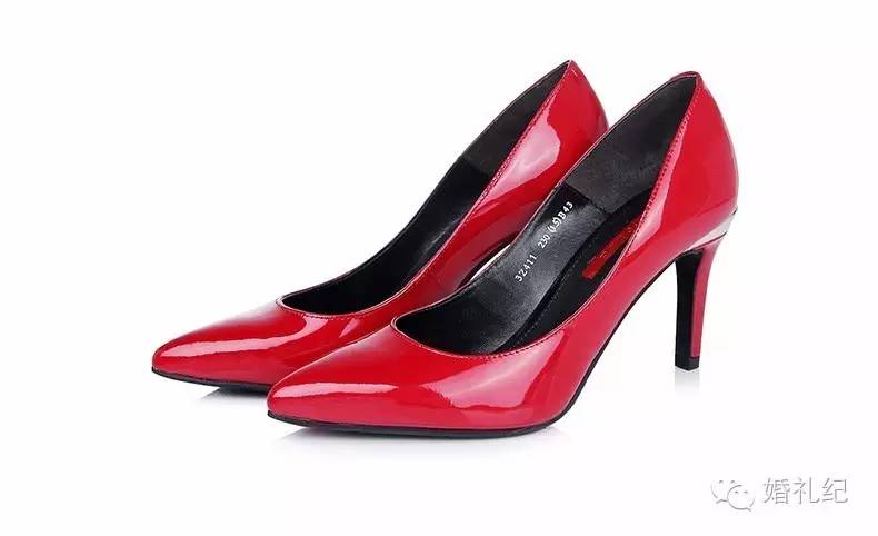 中式婚礼婚鞋应该穿哪样,哪种婚鞋配秀禾服好看
