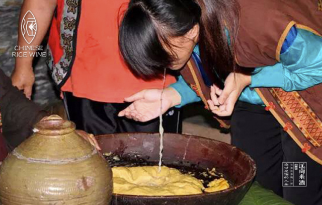 处女的口水酒你都不敢喝敢说你是绅士,口嚼酒的味道我知道!