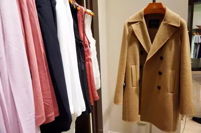 它帮你集齐快消品牌，一伙打折让你365天穿衣不重样