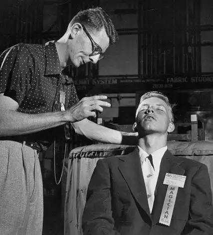 奇幻催眠术整套,一个神奇的催眠术