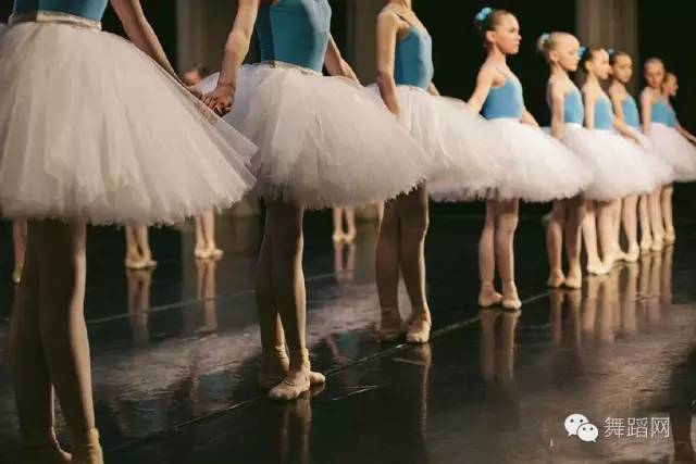 如何学习跳舞才能成为专业舞蹈,想学舞蹈怎么了解舞蹈课程