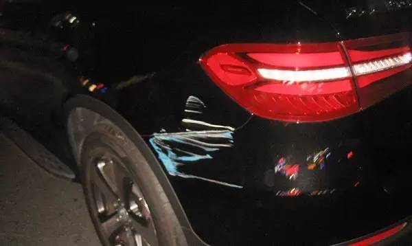 奔驰男车主被打,奔驰男司机打女人