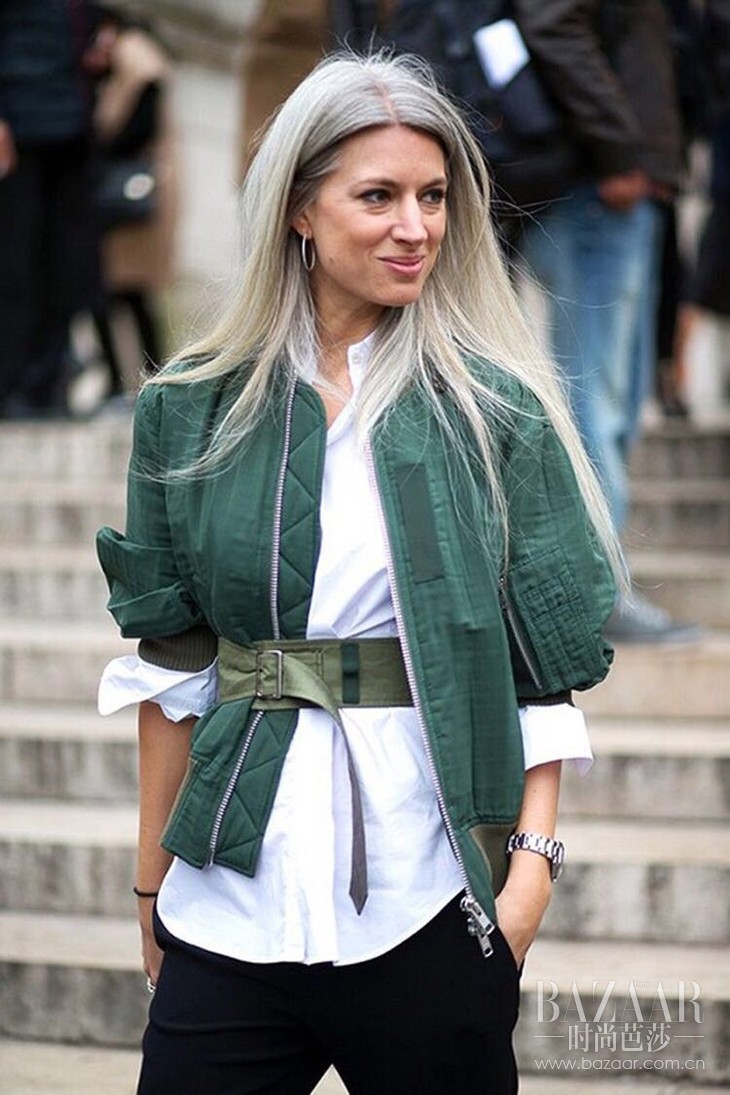 同款裙子腰带显瘦技巧,衣服腰带时尚款怎么穿显瘦