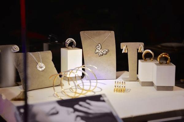 龙泽润宝珠宝,龙泽润宝直播