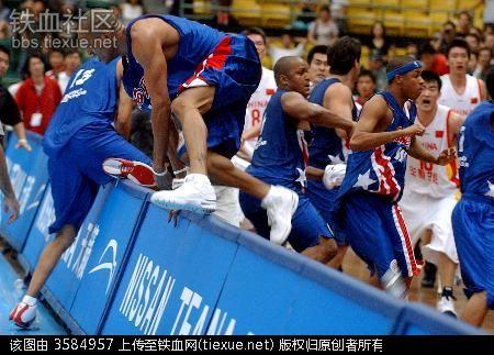 该出手时就出手，打球不行就打架，男篮在国际赛场的*力暴**事件
