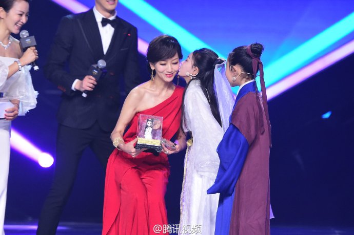 无尽天灯鹿晗李易峰赵丽颖,金鸡奖李易峰赵丽颖同台